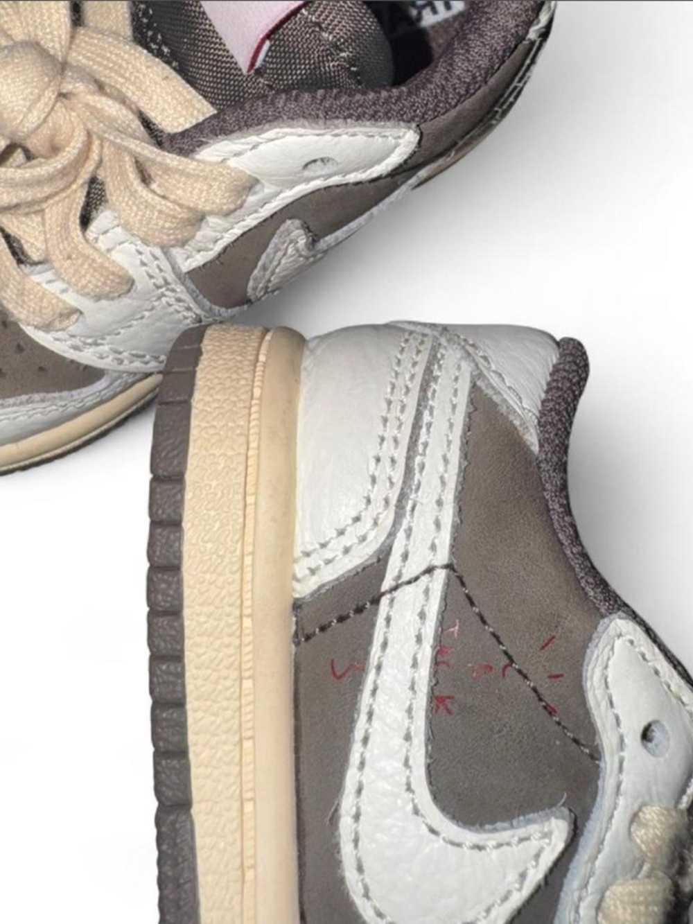 Travis Scott Reverse Mocha (TD) - Picture 3 of 4